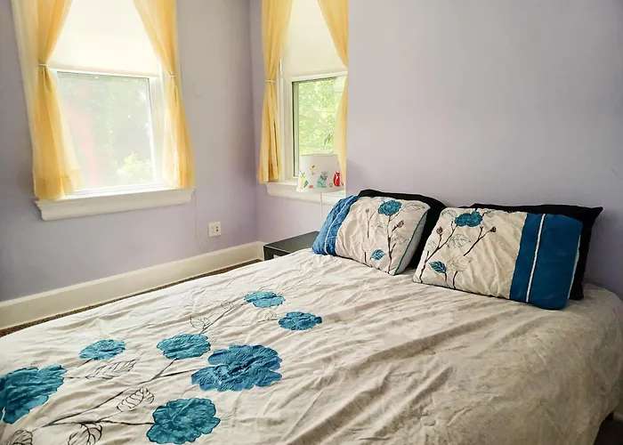 Huge 2 Bedroom House In The Heart Of Northside!