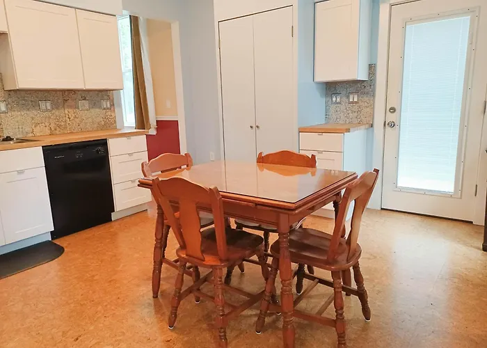 Huge 2 Bedroom House In The Heart Of Northside!