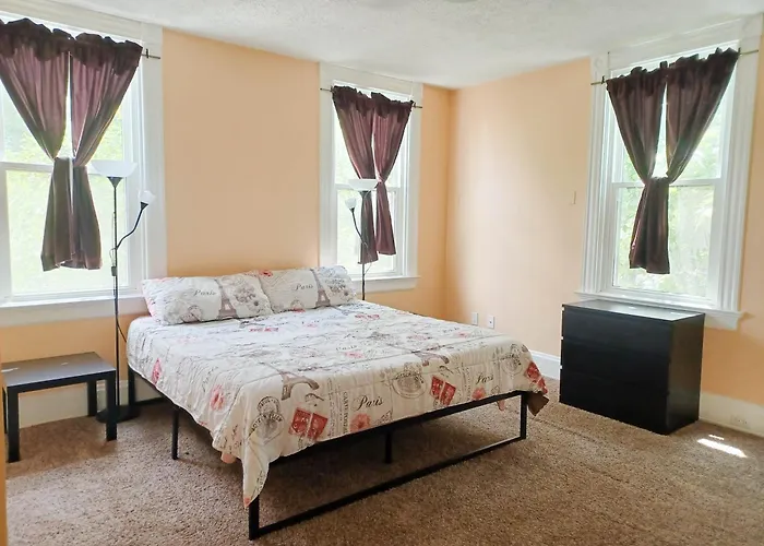 Huge 2 Bedroom House In The Heart Of Northside!