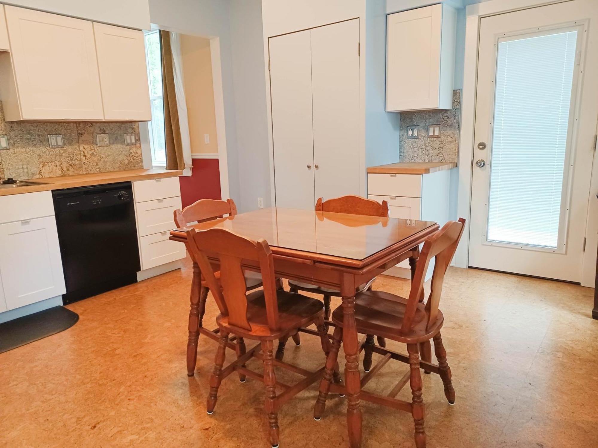 Huge 2 Bedroom House In The Heart Of Northside! Holiday home *