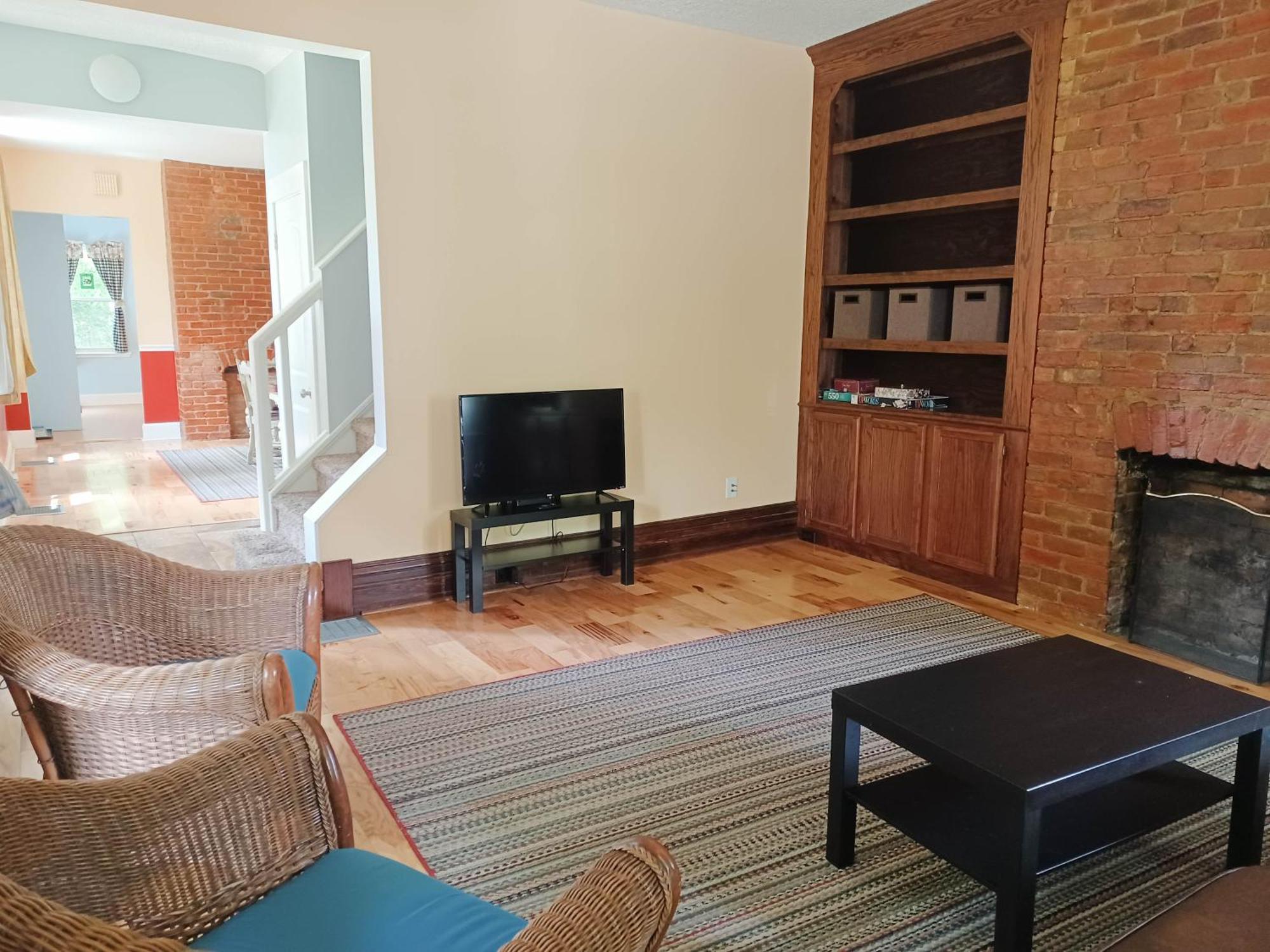 Huge 2 Bedroom House In The Heart Of Northside! *