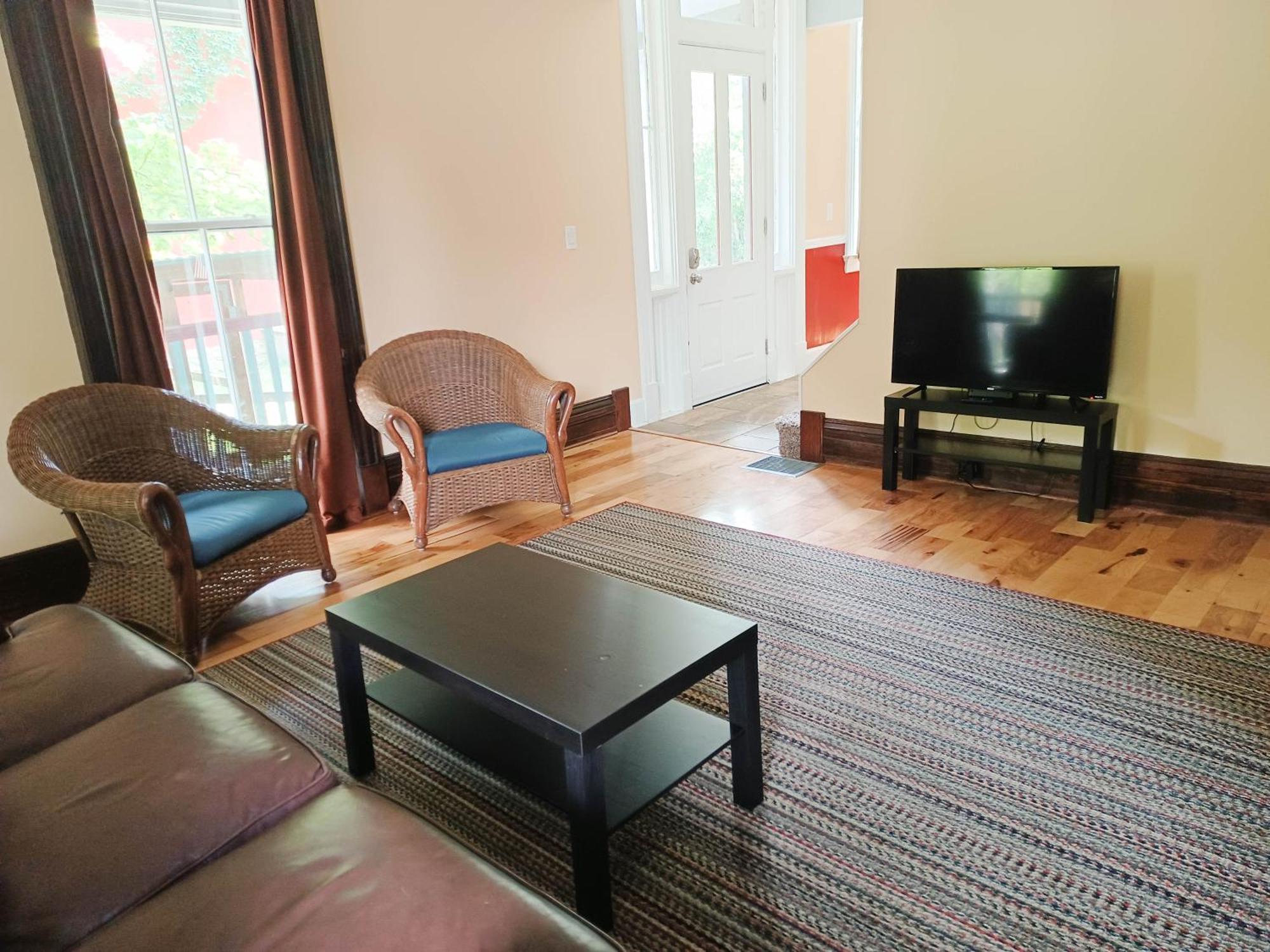 Huge 2 Bedroom House In The Heart Of Northside! *