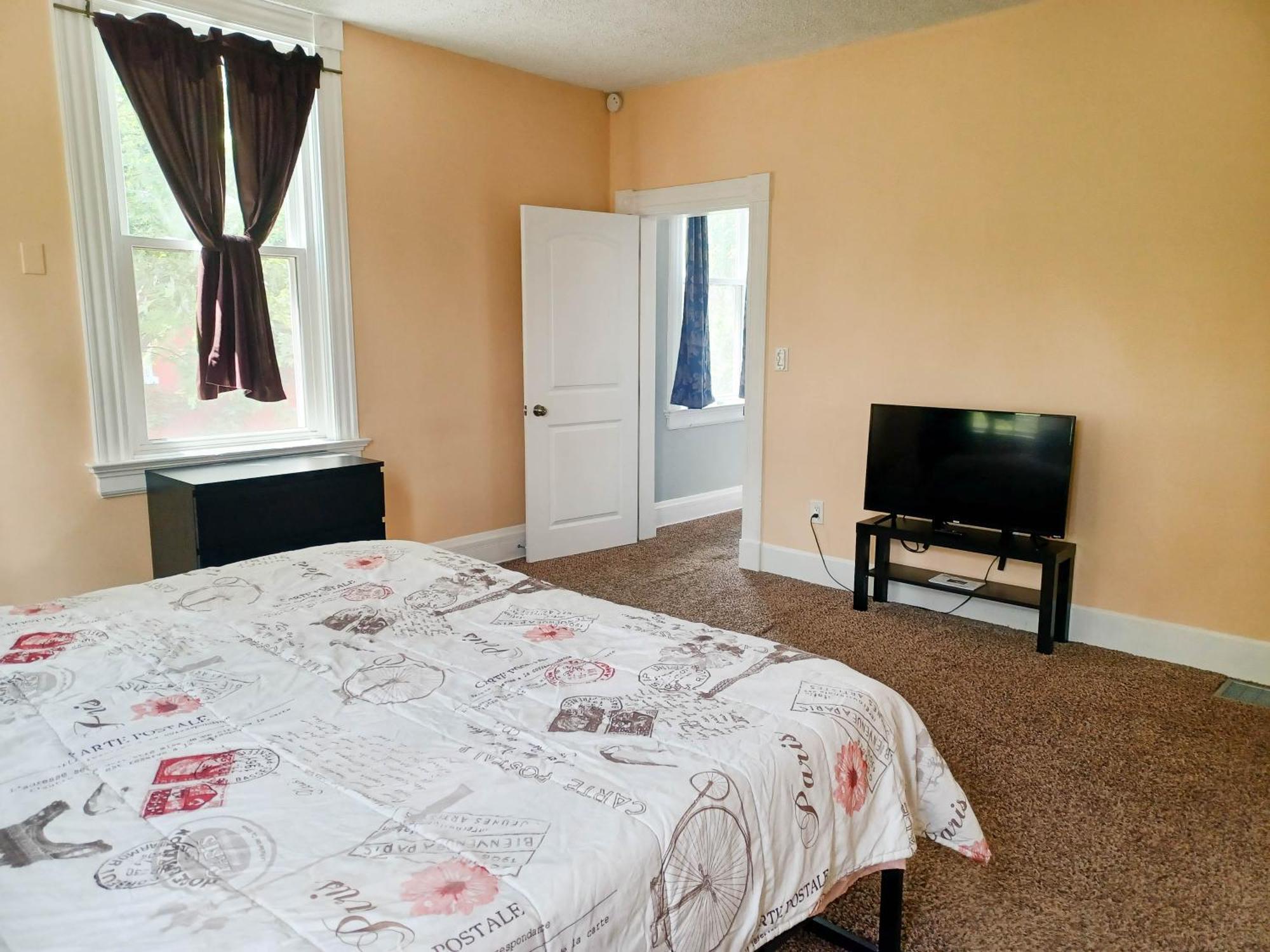 Huge 2 Bedroom House In The Heart Of Northside!