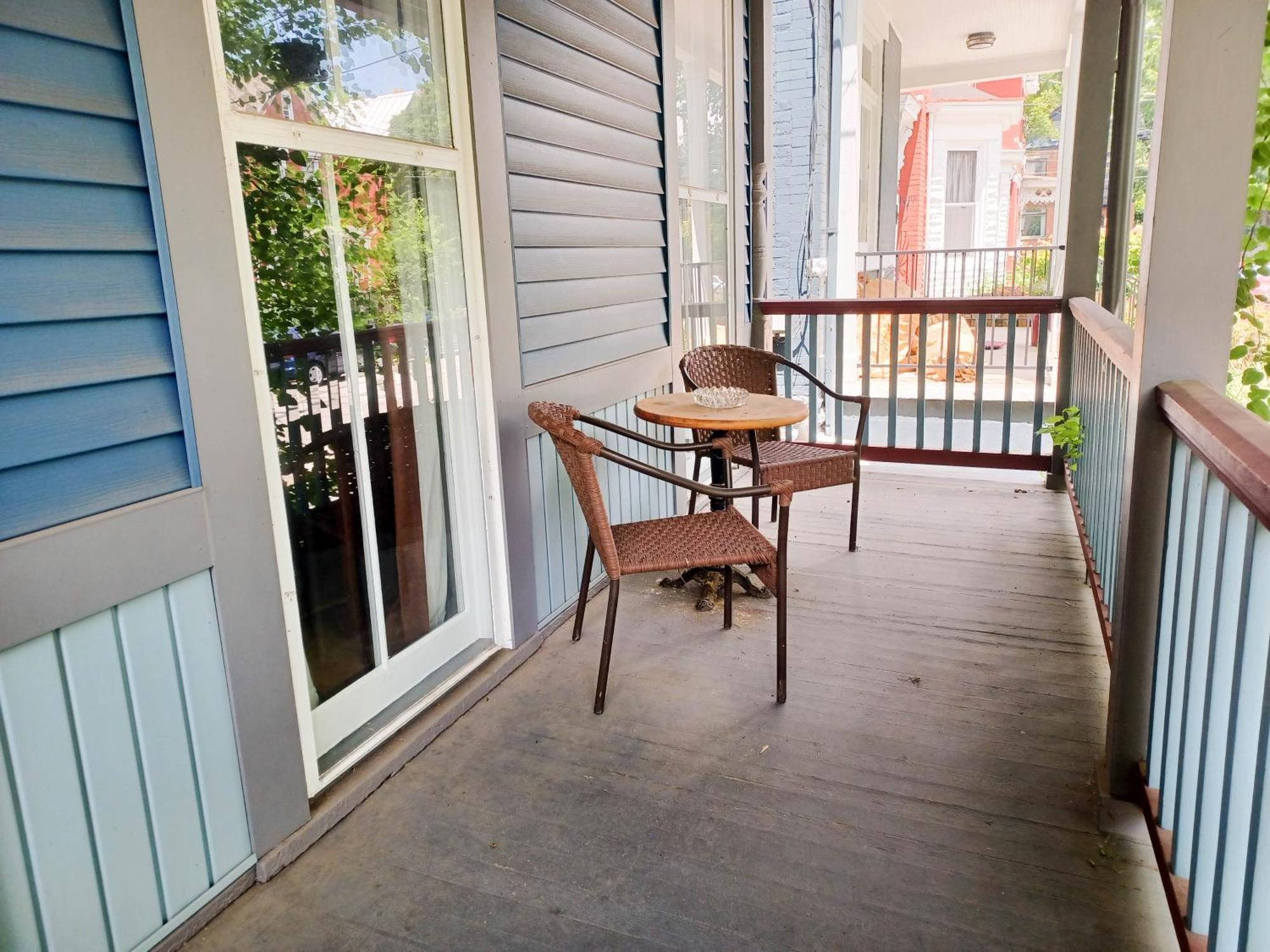 Huge 2 Bedroom House In The Heart Of Northside! Holiday home *