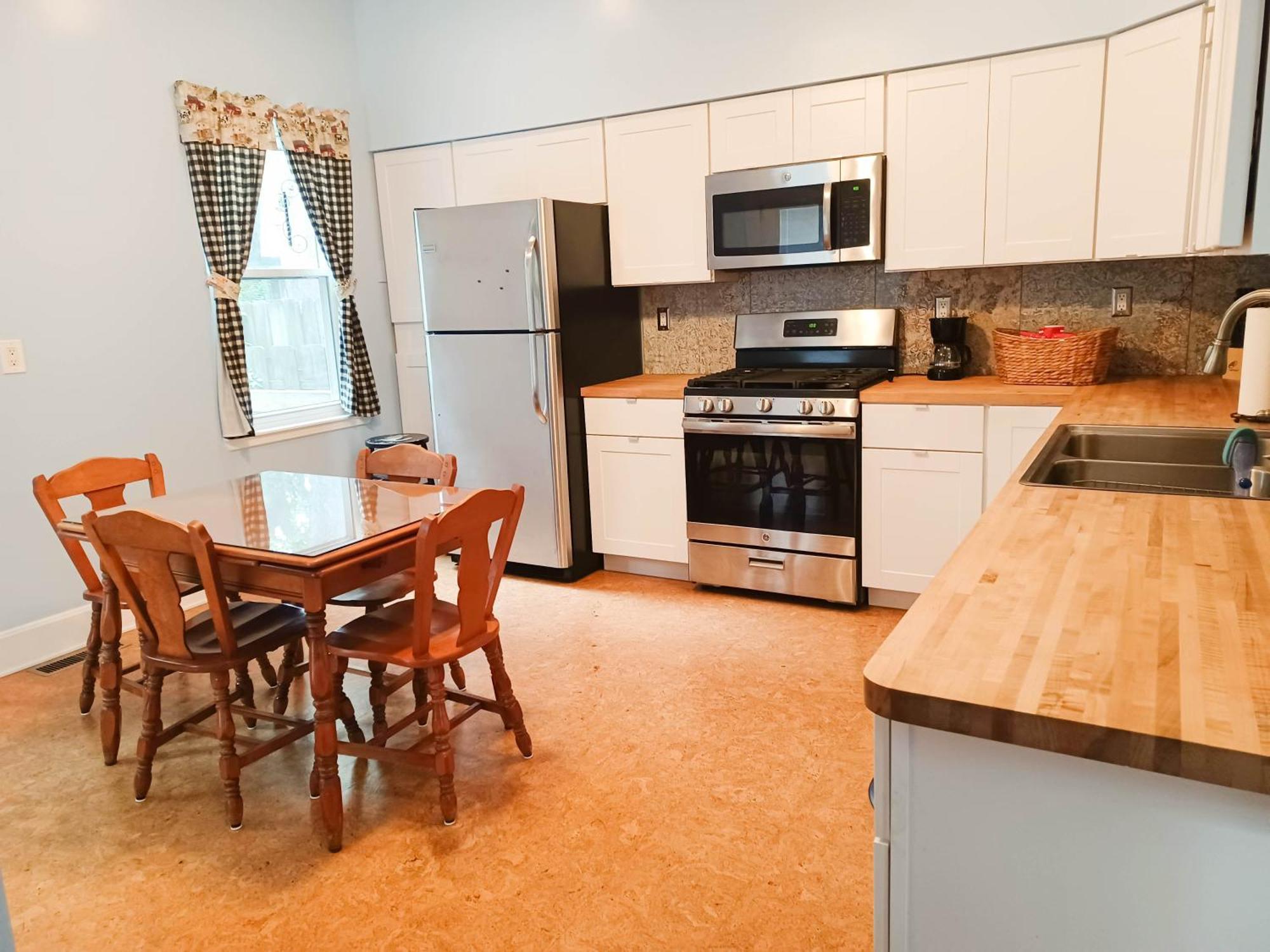 Huge 2 Bedroom House In The Heart Of Northside!