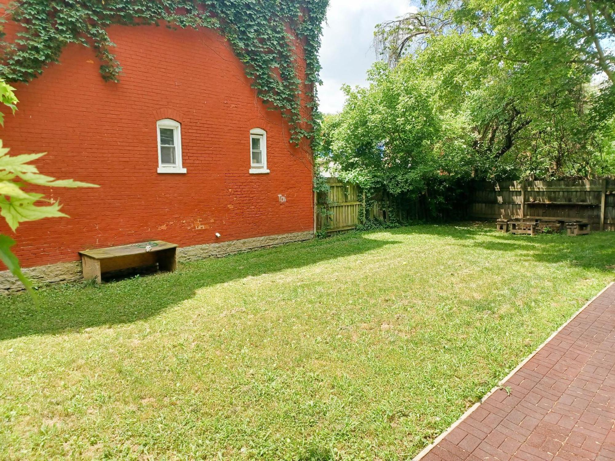 Huge 2 Bedroom House In The Heart Of Northside!