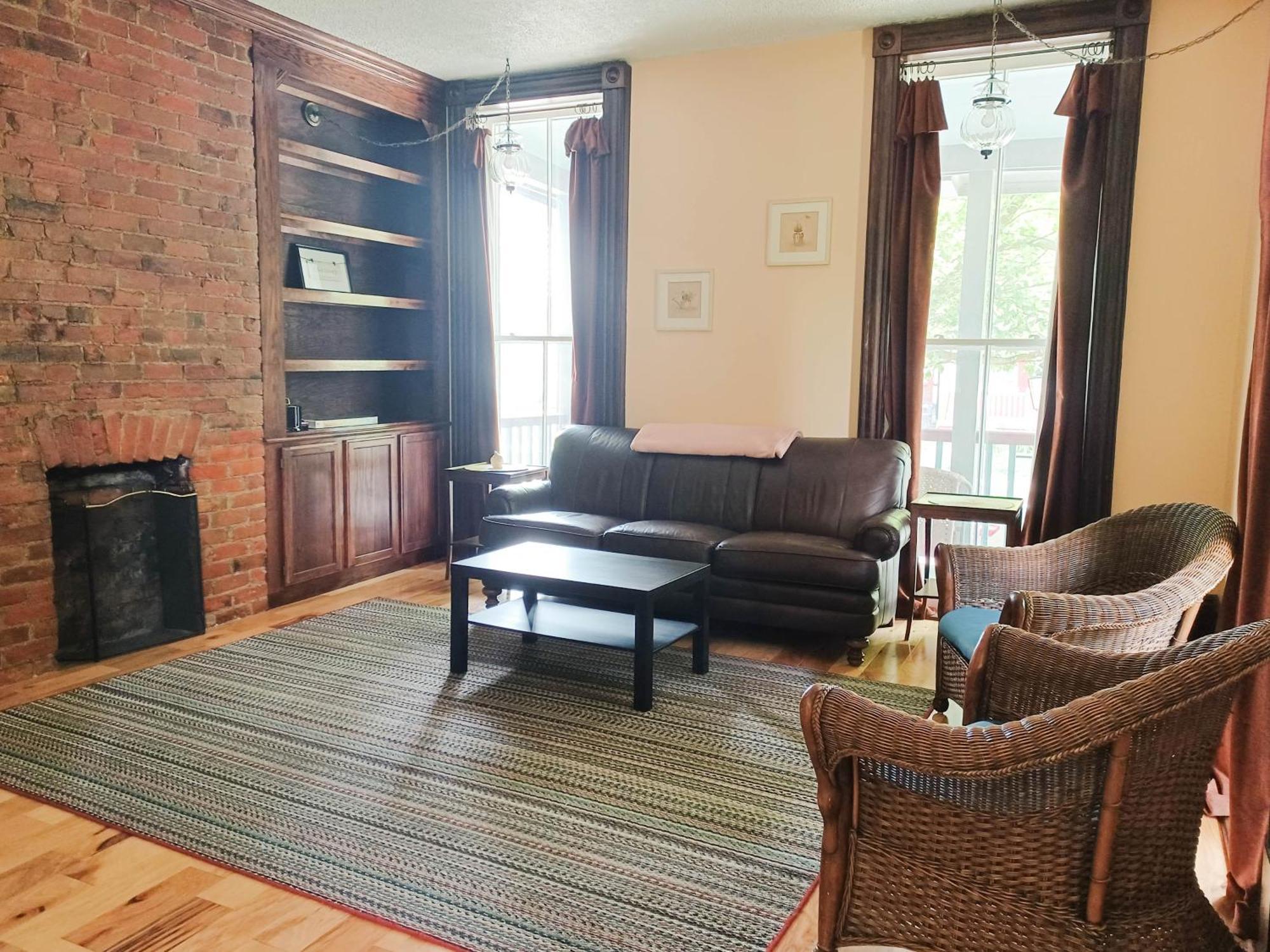 Holiday home Huge 2 Bedroom House In The Heart Of Northside!