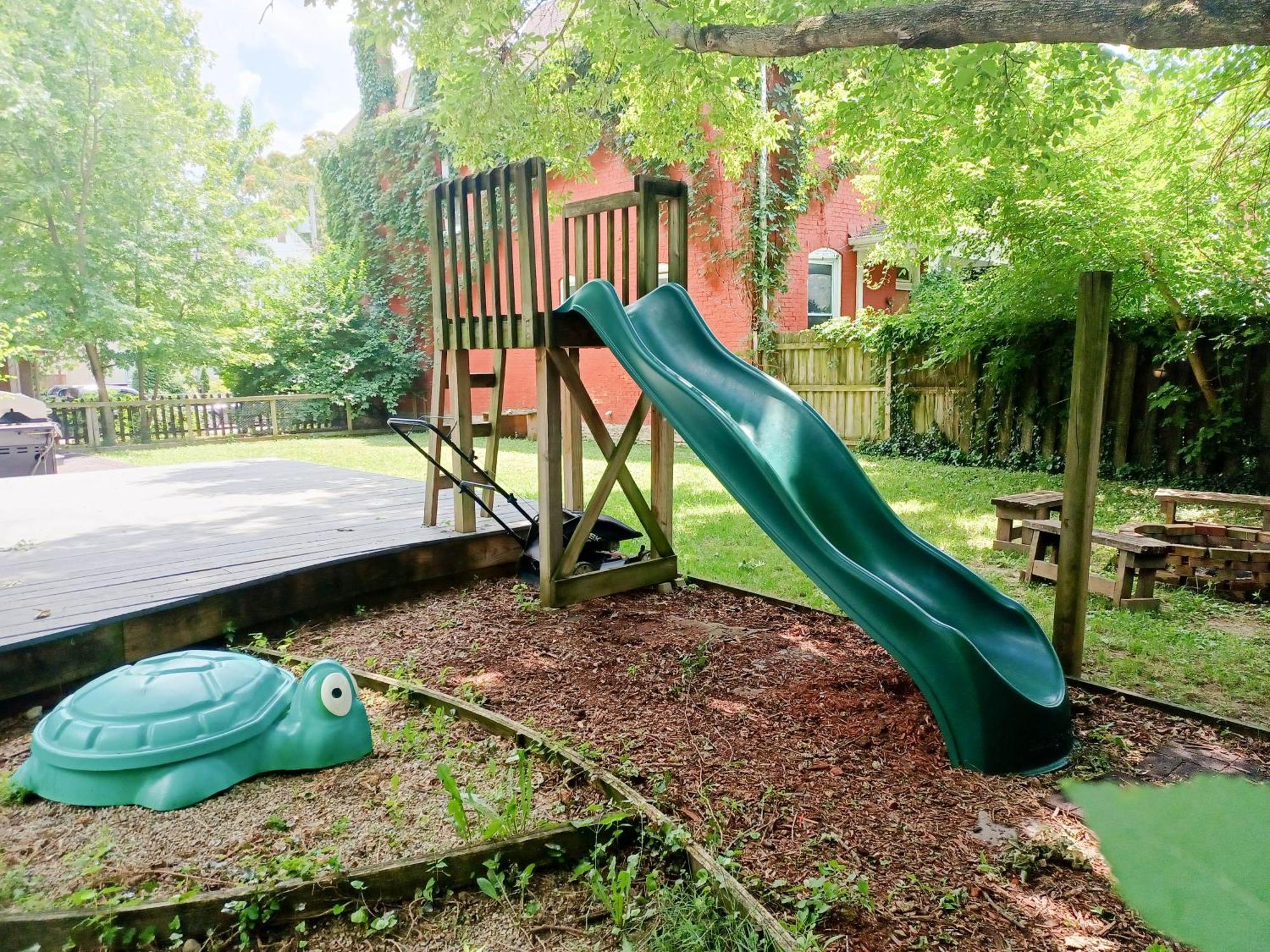 Huge 2 Bedroom House In The Heart Of Northside! *